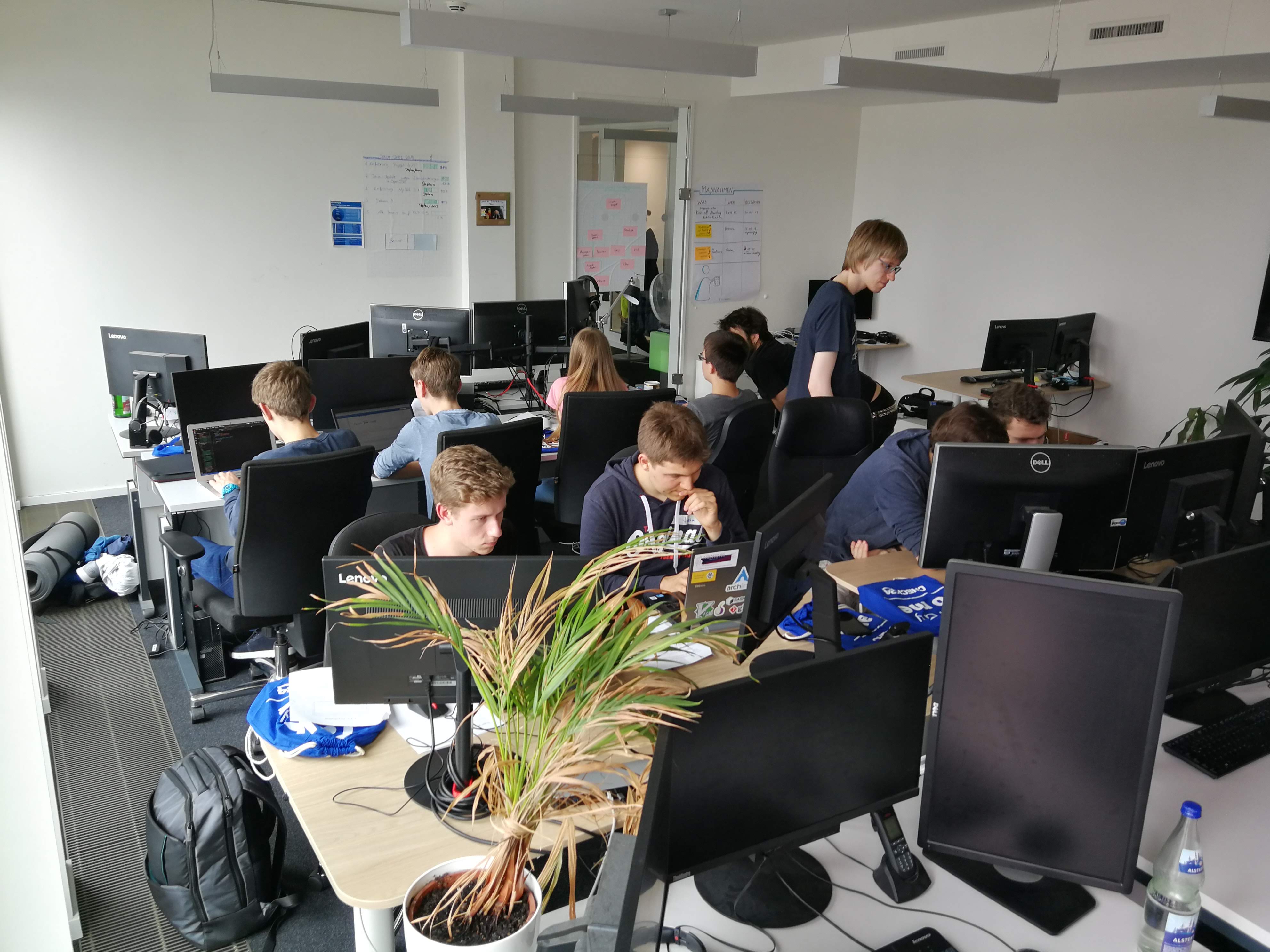 BwInfler mitten in der Praxis beim Workshop von CHECK24.
